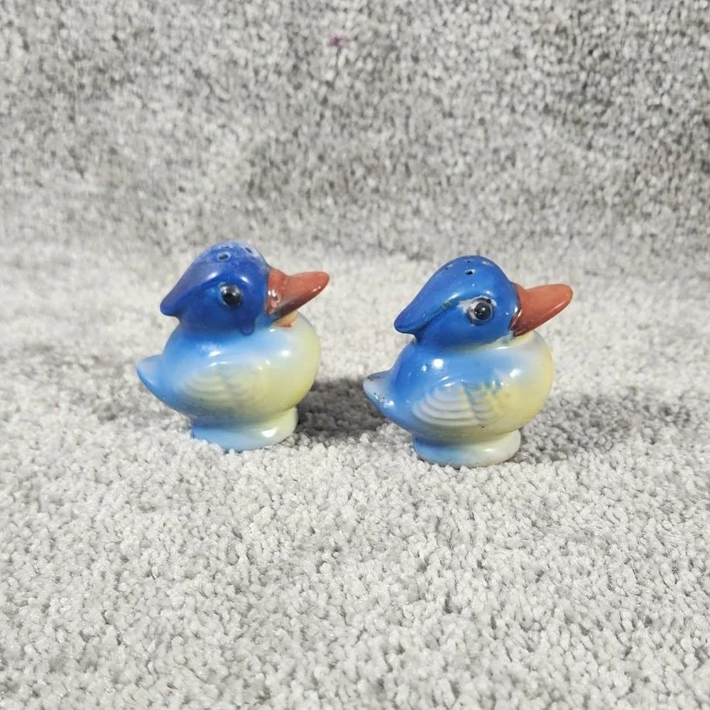 Blue Bird Salt and Pepper Shakers Ceramic Vintage Style Set‎